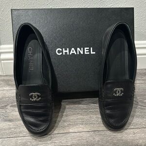 CHANEL 21C Black Mocassins - Loafers